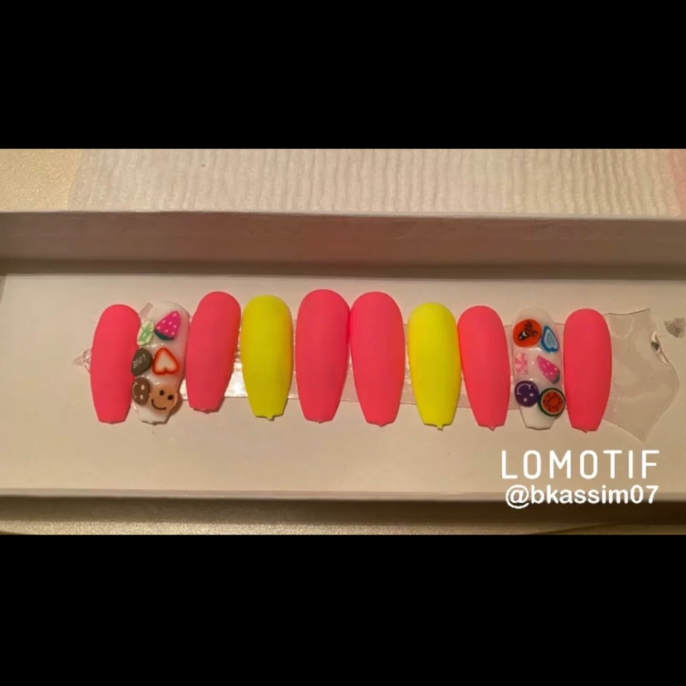 Press on nails